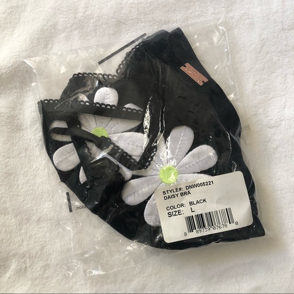 NWT Daydream Nation Black Mesh Front Closure Triangle Daisy Bra LARGE - Picture 9 of 10